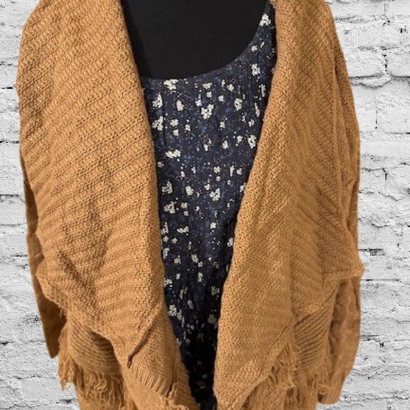 Blue Flowing Flower Print Dress with Long Sleeves - Picture 13 of 14